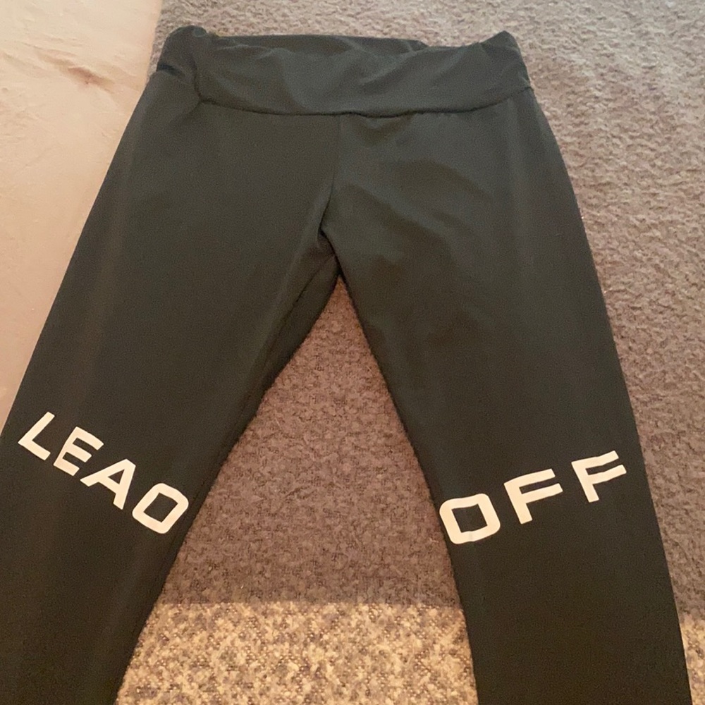 Black silky leggings sz. Large brand new